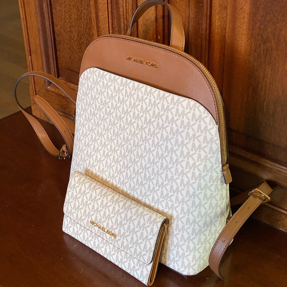 NWT Michael Kors LG Emmy backpack&wallet vanilla - Picture 8 of 8